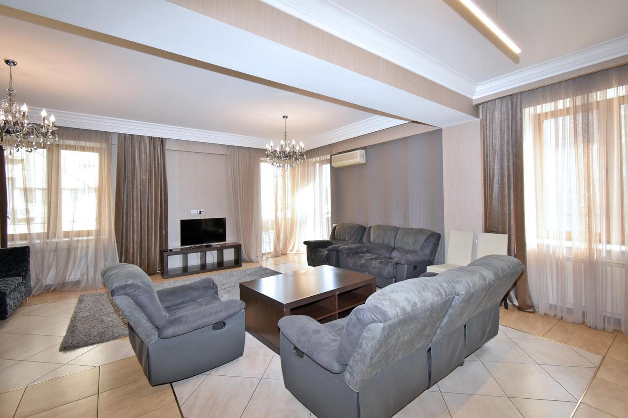 3 Bedrooms 2 Bathrooms Lux Apartment Near Republic Square With Balcony Yerevan Exterior photo