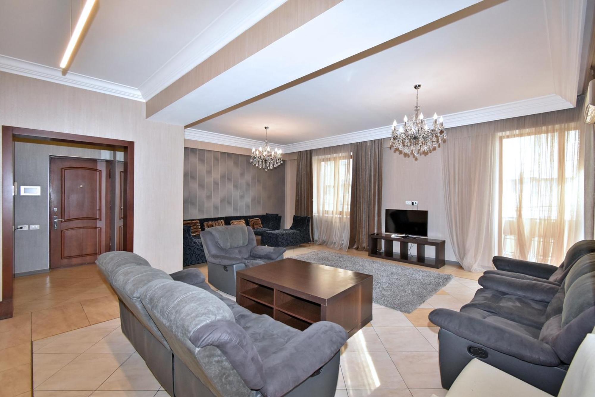 3 Bedrooms 2 Bathrooms Lux Apartment Near Republic Square With Balcony Yerevan Exterior photo